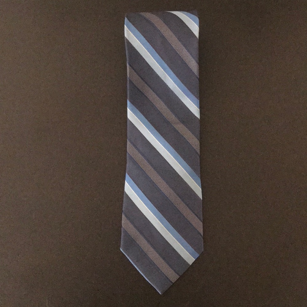 💙VanHeusen Blue and Grey men’s Tie💙